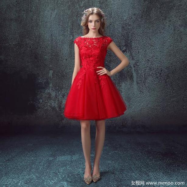 红色蕾丝小礼服