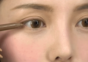 韩国欧尼们“零眼线”眼睛放大两倍的秘密