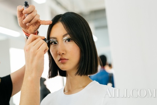 EMPORIO ARMANI 2020秋冬女士高级成衣系列妆容发布