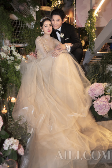 郭碧婷意大利甜蜜婚礼揭秘 这超美的婚纱到底是谁家的？