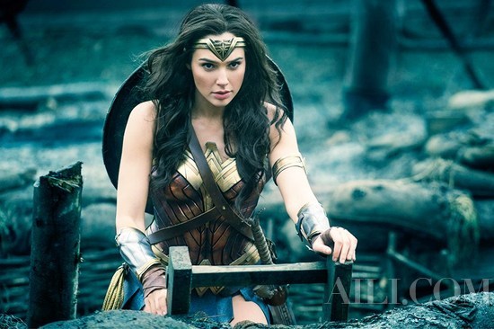 拯救世界再也不是男人的专利，Wonder Woman完美展现女性力量